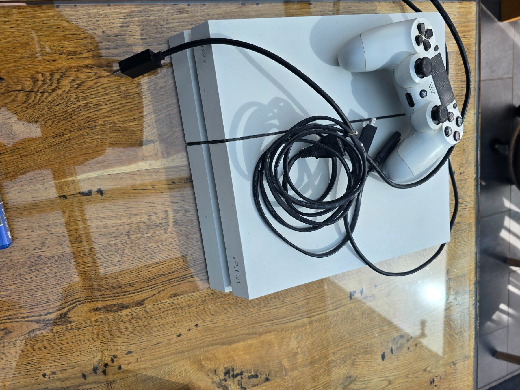 Sony Consoles: PlayStation 4 500GB + Controller + 3 Spiele + HDMI – D'occasion à Knonau par ale_2wxy
